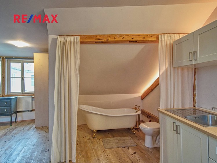 Pronájem bytu 1+kk 31 m² (Podkrovní) - foto 6
