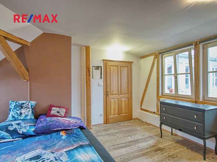 Pronájem bytu 1+kk 31 m² (Podkrovní) - foto 7