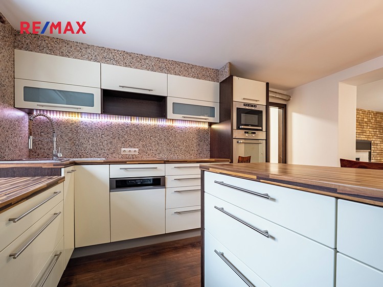 Pronájem bytu 2+1 53 m² - foto 1