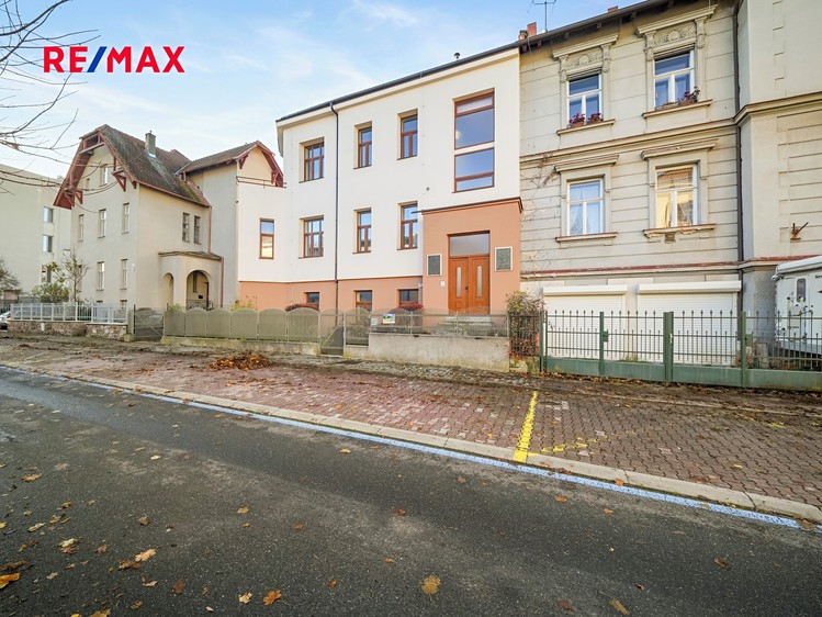 Pronájem bytu 4+1 127 m² - foto 1