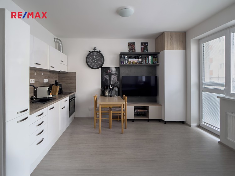 Pronájem bytu 1+kk 32 m² - foto 1
