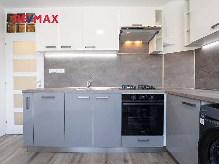 Pronájem bytu 4+1 85 m² - foto 1
