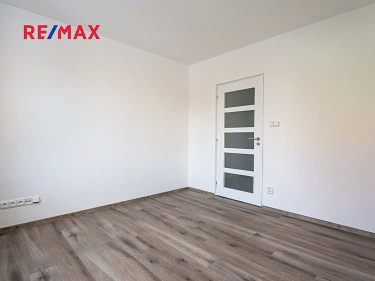 Pronájem bytu 4+1 85 m² - foto 8