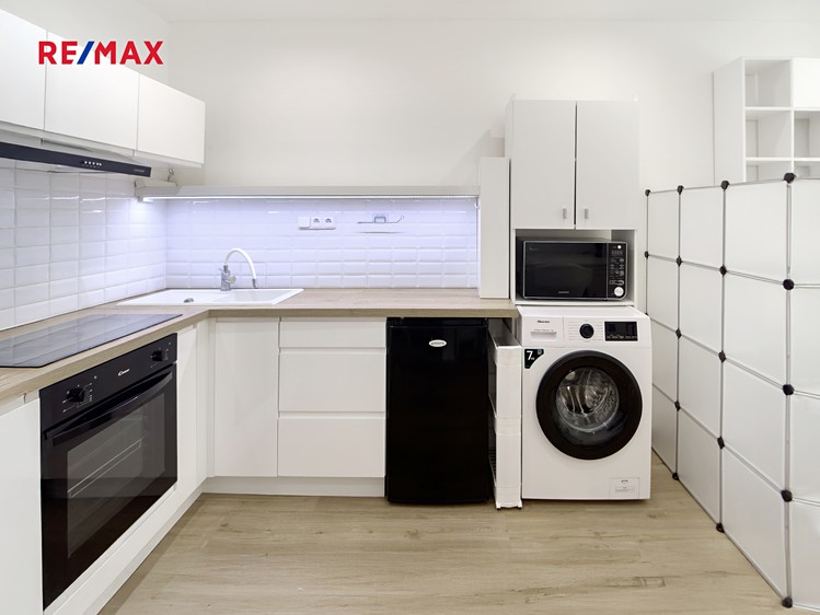 Pronájem bytu 1+kk 27 m² - foto 1