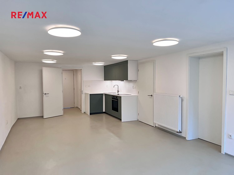 Pronájem bytu 2+kk 80 m² (Jednopodlažní) - foto 1