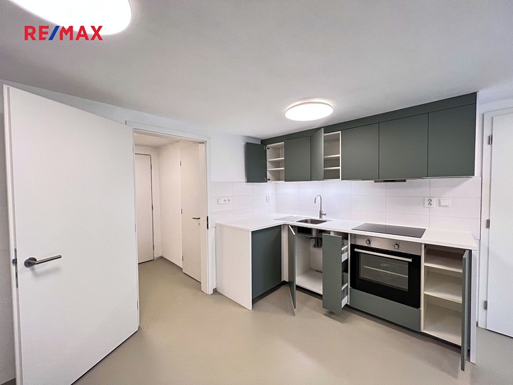 Pronájem bytu 2+kk 80 m² (Jednopodlažní) - foto 7