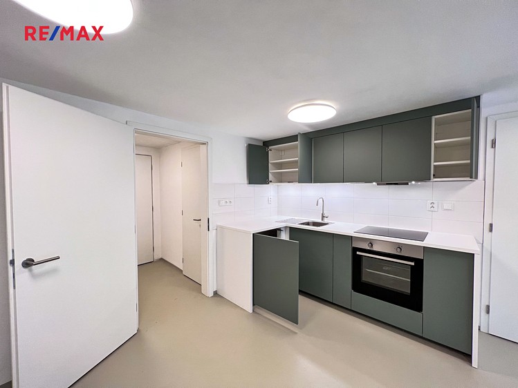 Pronájem bytu 2+kk 80 m² (Jednopodlažní) - foto 8