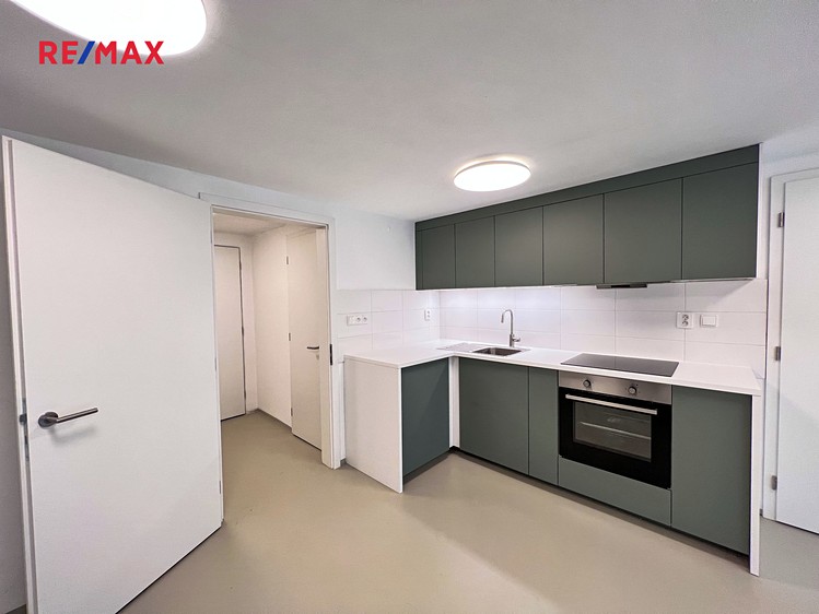 Pronájem bytu 2+kk 80 m² (Jednopodlažní) - foto 6