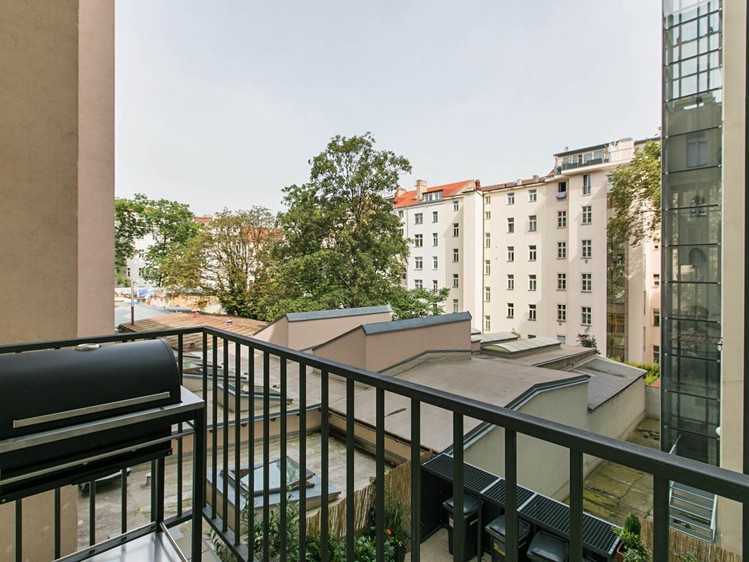 Pronájem bytu 4+kk 132 m² - foto 3