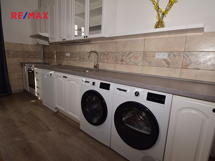 Pronájem bytu 3+1 89 m² - foto 5