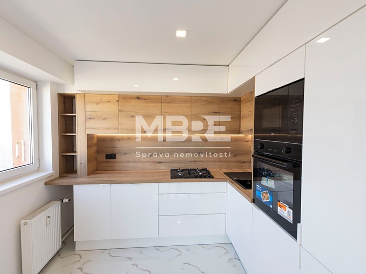 Pronájem bytu 3+1 71 m² - foto 3