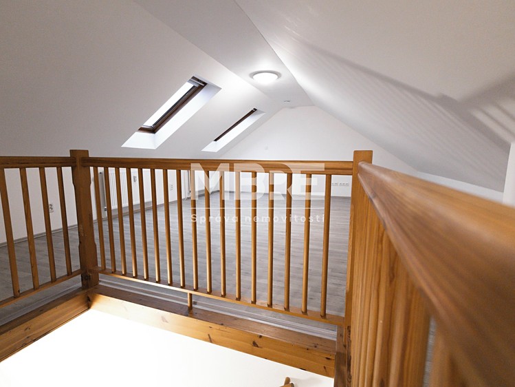 Pronájem bytu 2+1 79 m² - foto 4