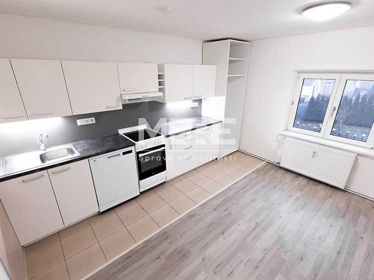 Pronájem bytu 2+1 79 m² - foto 1