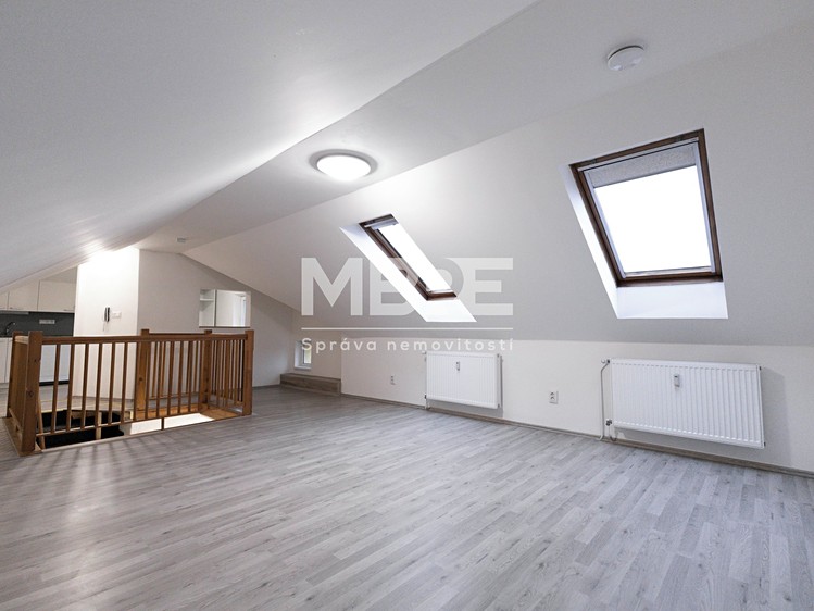 Pronájem bytu 2+1 79 m² - foto 8
