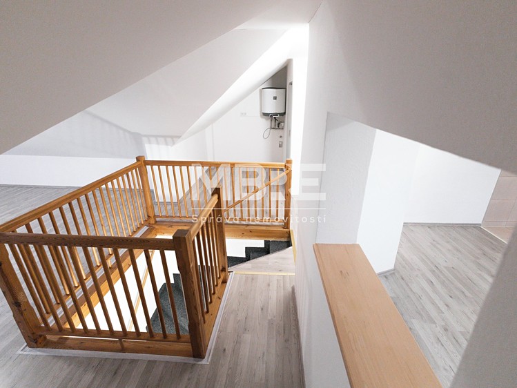 Pronájem bytu 2+1 79 m² - foto 5