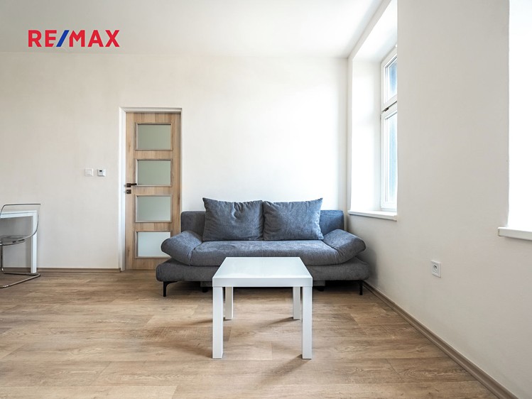 Pronájem bytu 2+1 43 m² - foto 8