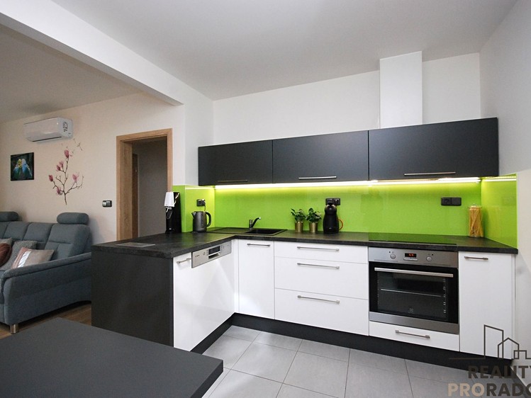 Pronájem bytu 3+kk 62 m² (Jednopodlažní) - foto 2
