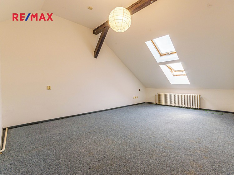 Pronájem bytu 1+1 33 m² (Podkrovní) - foto 4