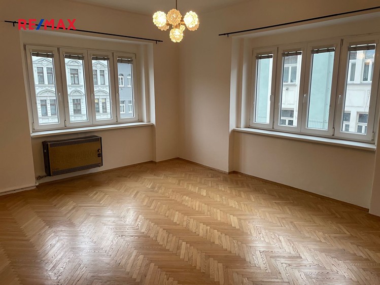Pronájem bytu 2+1 96 m² - foto 7