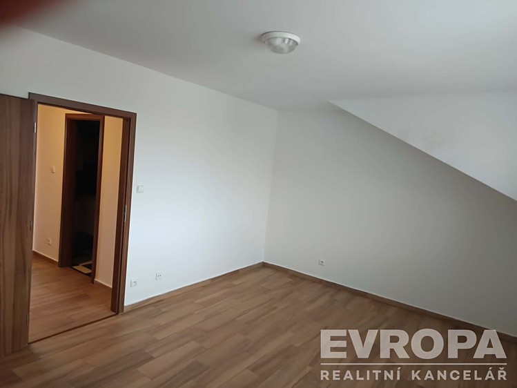 Pronájem bytu 2+kk 60 m² - foto 4