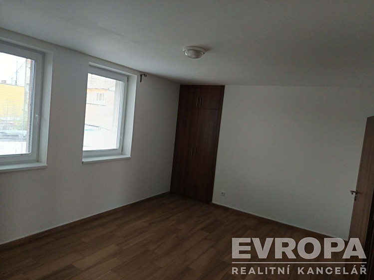 Pronájem bytu 2+kk 60 m² - foto 5