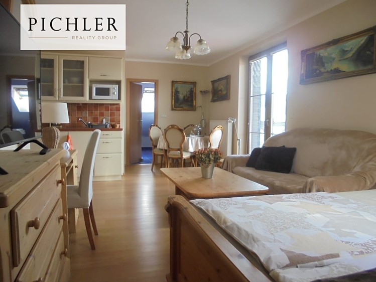 Pronájem bytu 1+kk 50 m² (Podkrovní) - foto 1