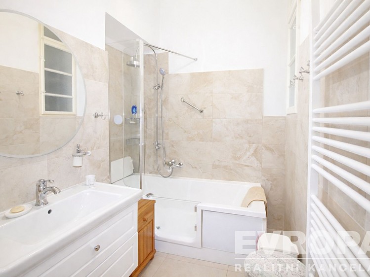 Pronájem bytu 3+1 93 m² - foto 4