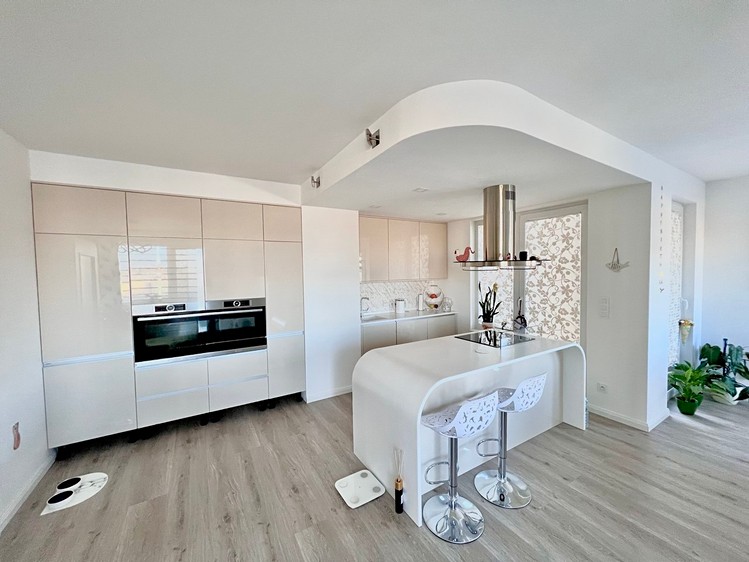 Pronájem bytu 4+kk 117 m² - foto 1