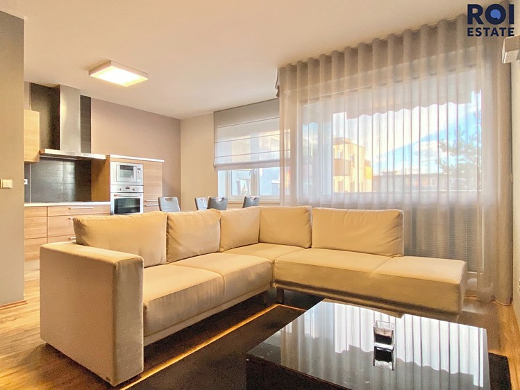 Pronájem bytu 3+kk 73 m² - foto 1