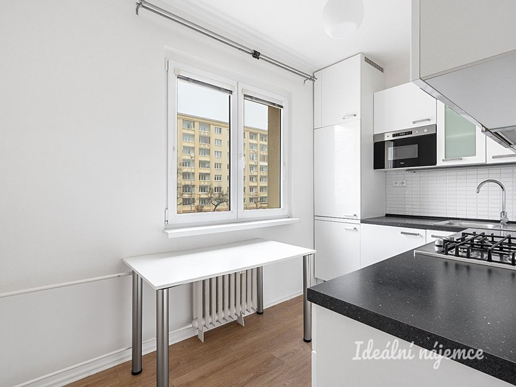 Pronájem bytu 2+1 58 m² - foto 2
