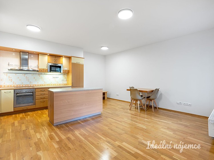 Pronájem bytu 2+kk 69 m² - foto 3