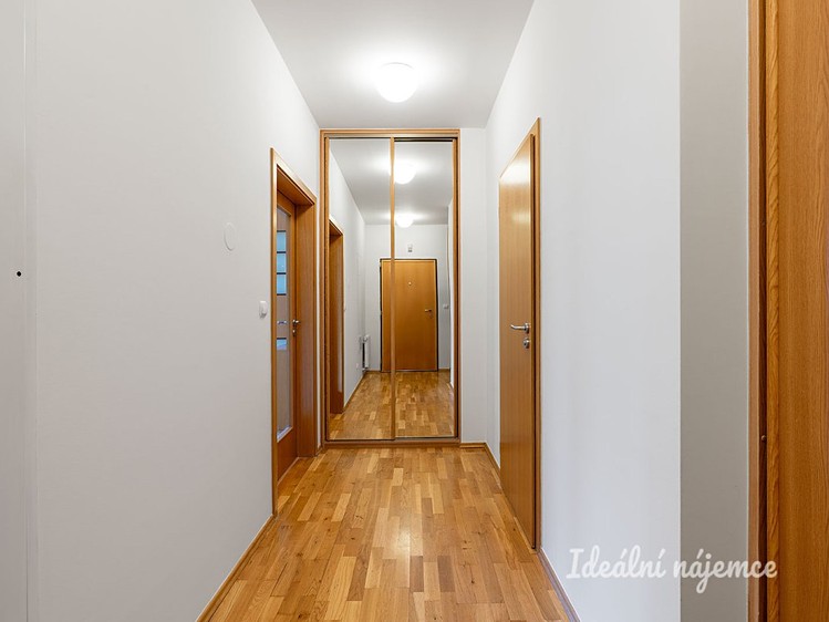 Pronájem bytu 2+kk 69 m² - foto 8