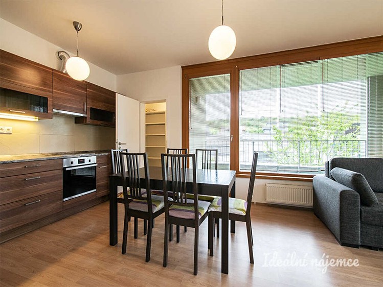 Pronájem bytu 3+kk 68 m² - foto 3