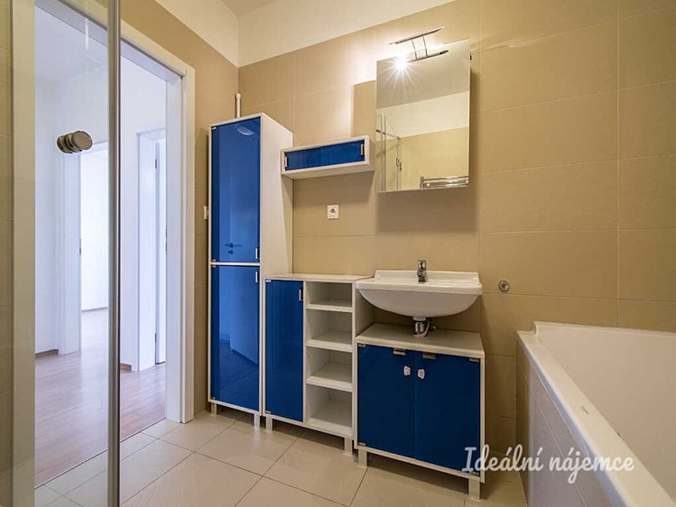 Pronájem bytu 3+kk 68 m² - foto 8