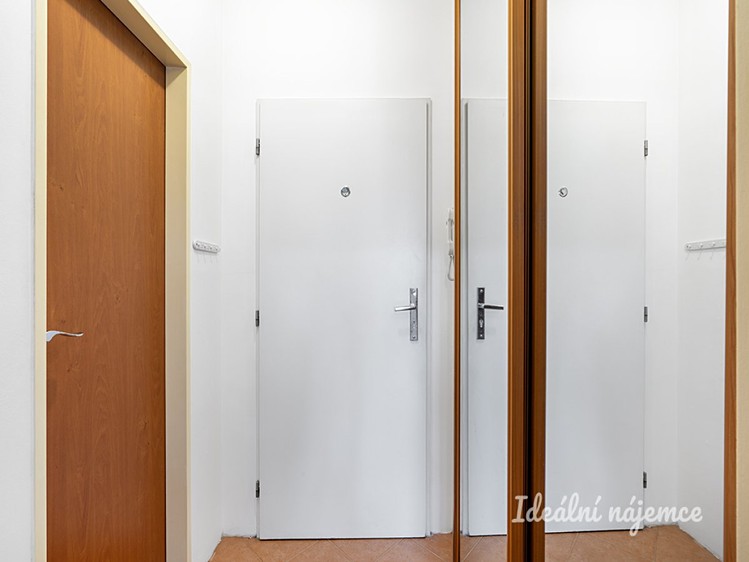 Pronájem bytu 2+kk 74 m² - foto 2