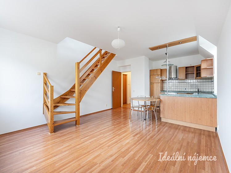 Pronájem bytu 2+kk 74 m² - foto 1