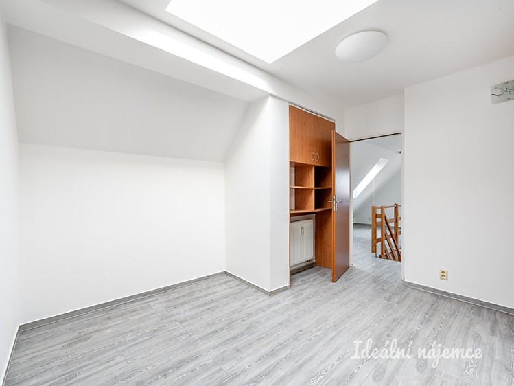 Pronájem bytu 2+kk 74 m² - foto 8