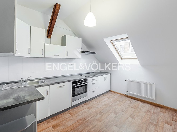 Pronájem bytu 3+1 112 m² (Podkrovní) - foto 1