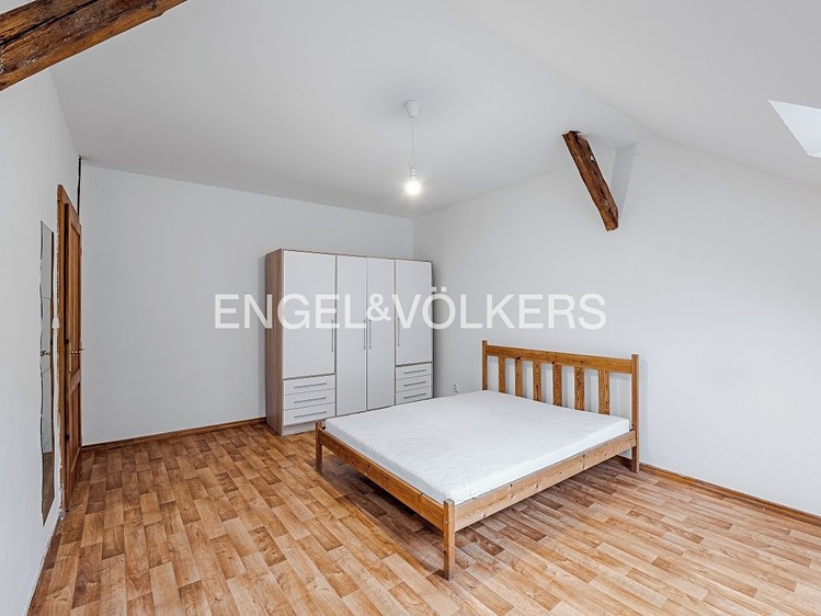 Pronájem bytu 3+1 112 m² (Podkrovní) - foto 5