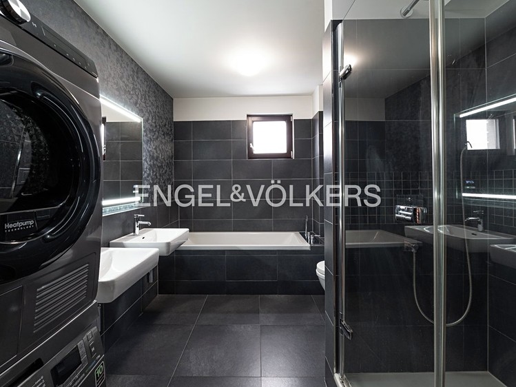 Pronájem bytu 4+kk 110 m² - foto 8