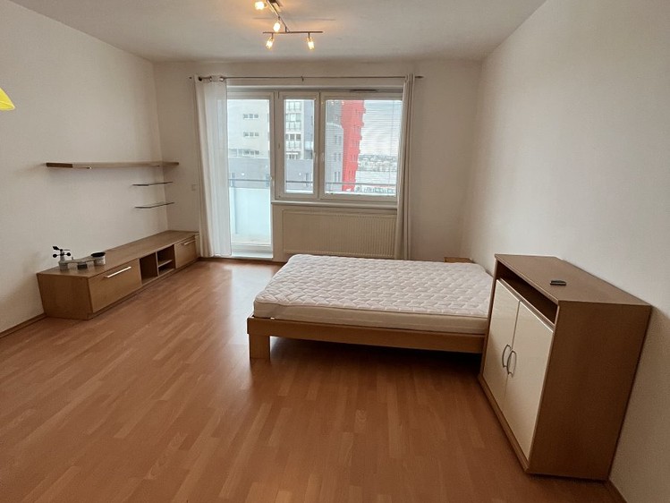 Pronájem bytu 1+kk 38 m² - foto 2