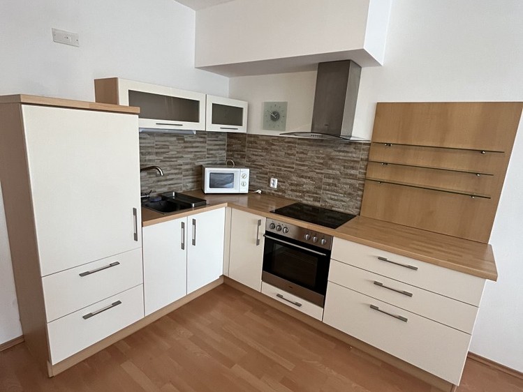 Pronájem bytu 1+kk 38 m² - foto 1