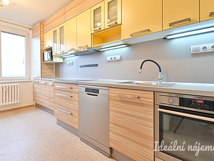 Pronájem bytu 3+1 64 m² - foto 1