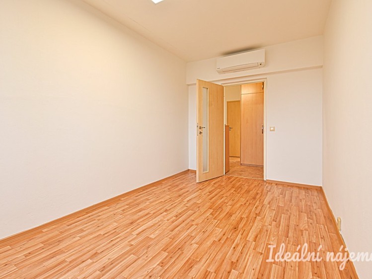 Pronájem bytu 3+1 64 m² - foto 6
