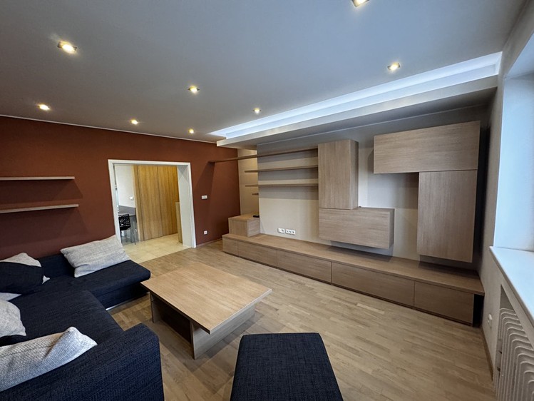 Pronájem bytu 2+1 60 m² - foto 1