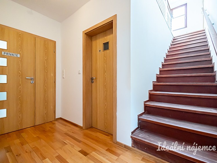 Pronájem bytu 4+kk 131 m² - foto 3