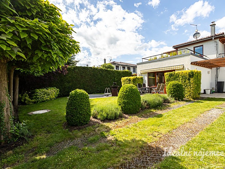 Pronájem bytu 4+kk 131 m² - foto 1