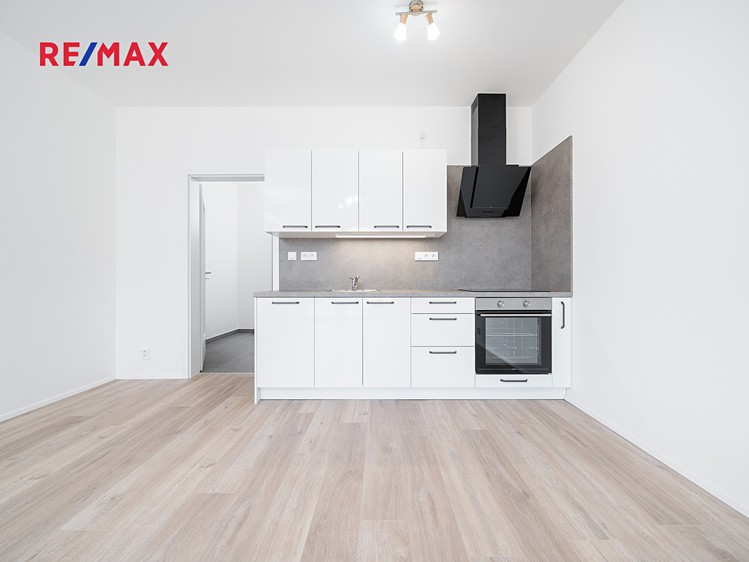 Pronájem bytu 1+kk 32 m² - foto 1