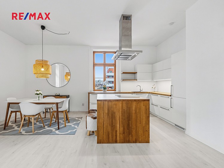 Pronájem bytu 3+kk 91 m² - foto 1