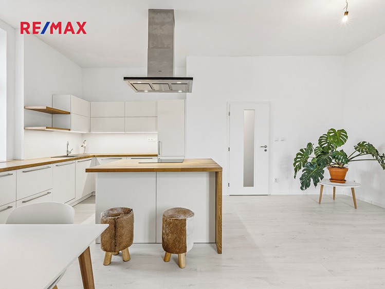 Pronájem bytu 3+kk 91 m² - foto 4